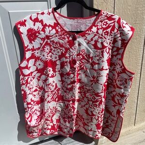 Red and white floral button-up vest #cottagecore